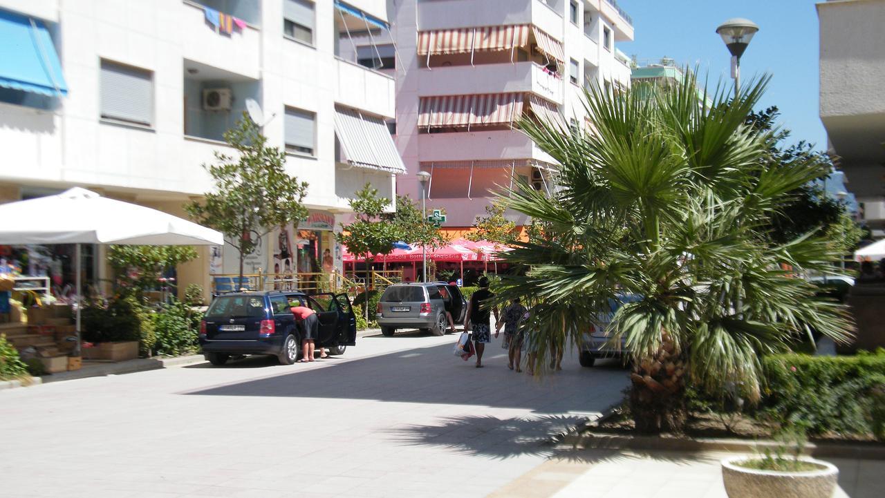 Hotel Aquarius Velipoje Bagian luar foto