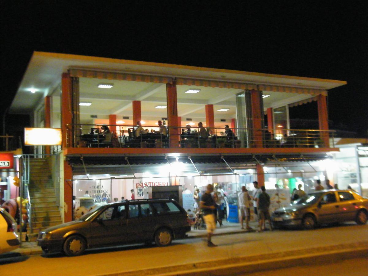 Hotel Aquarius Velipoje Bagian luar foto